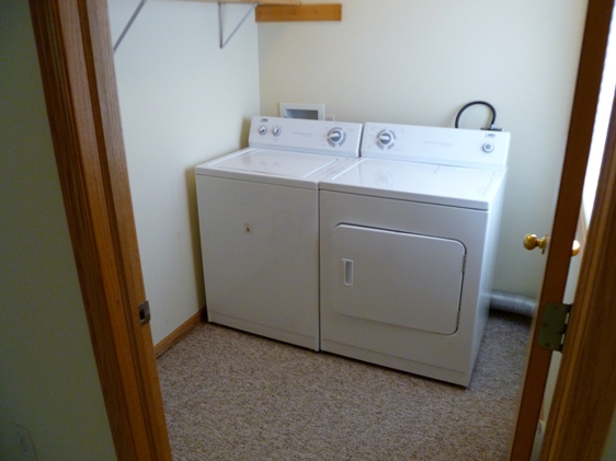 laundry room in 3 bedroom student rental in menomonie wi