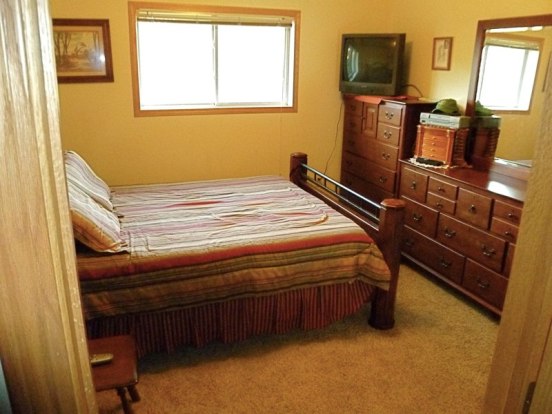 large bedroom in 3 bedroom apartment rental in menomonie wi