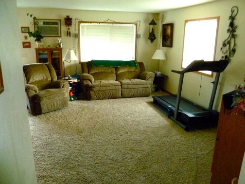 large living room in 3 bedroom apartment rental in menomonie wi